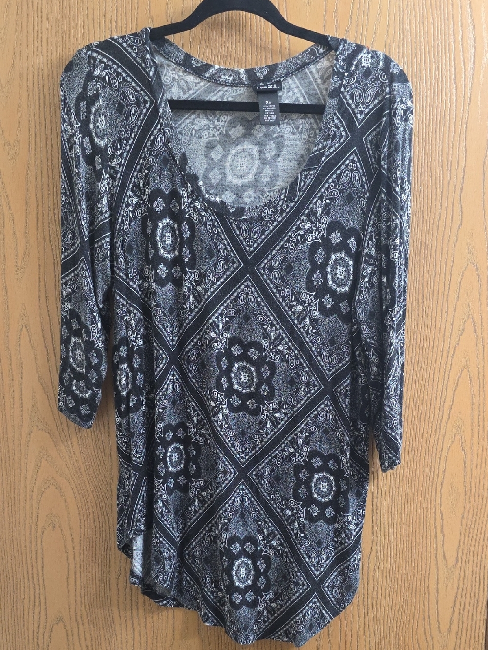 Rue21 Black & Gray Floral Diamond-Print Scoop Neck Tunic